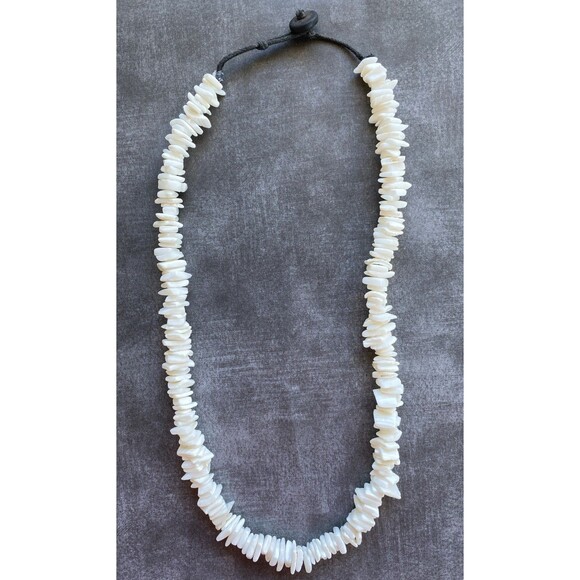 Jewelry - Vtg Puka Shell Necklace White Surfsafe Clasp 7.5 Inches in Diameter